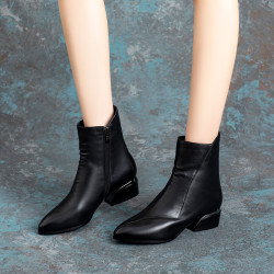 品牌軟皮短靴女鞋子2025新款軟底加絨馬丁靴秋冬季中筒媽媽棉鞋女