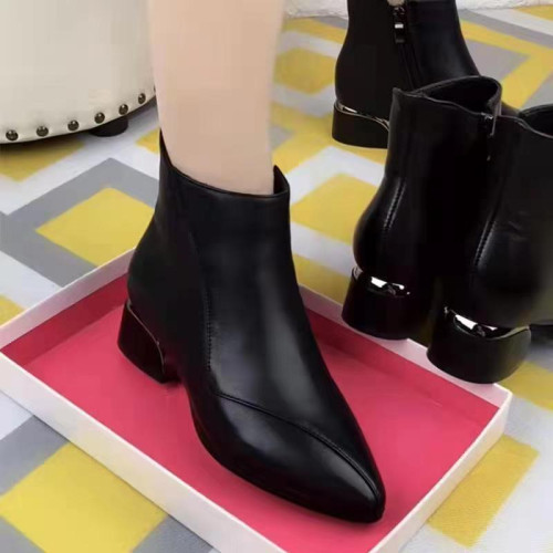 品牌軟皮短靴女鞋子2025新款軟底加絨馬丁靴秋冬季中筒媽媽棉鞋女