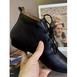 復古真皮尖頭短筒靴女2024年春季新款百搭平底馬丁靴軟皮系帶踝靴