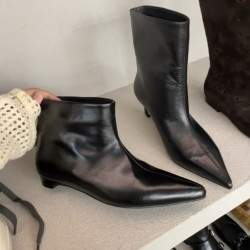 2026秋冬新款法式復古尖頭貓跟短靴女真皮百搭寬筒套腳低跟瘦瘦靴