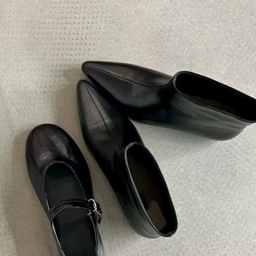 2026秋冬新款法式復古尖頭貓跟短靴女真皮百搭寬筒套腳低跟瘦瘦靴 2026秋冬新款法式復古尖頭貓跟短靴女真皮百搭寬筒套腳低跟瘦瘦靴