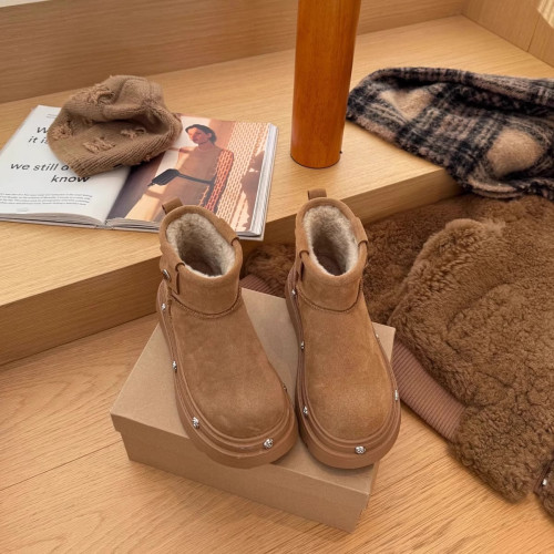 復古鉚釘厚底雪地靴女2025冬新款短筒百搭加絨保暖一腳蹬東北棉鞋