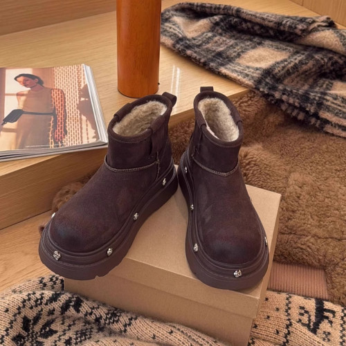 復古鉚釘厚底雪地靴女2025冬新款短筒百搭加絨保暖一腳蹬東北棉鞋