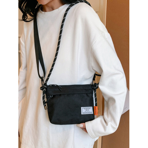 胸包男女簡約輕便手機包休閒單肩斜後後背包掛脖子包潮牌機車郵差包 胸包男女簡約輕便手機包休閒單肩斜後後背包掛脖子包潮牌機車郵差包