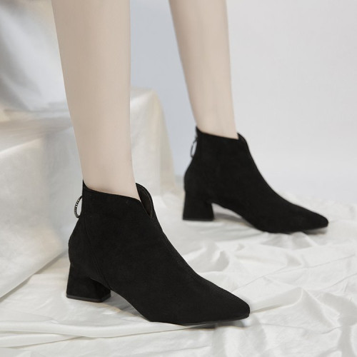 真皮粗跟尖頭英倫時裝靴女潮2025秋冬新款百搭馬丁靴絨面短筒單靴