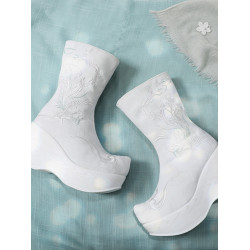 女士冬古裝靴子白色增高漢服綉花鞋馬面裙演出翹頭弓鞋古風單靴