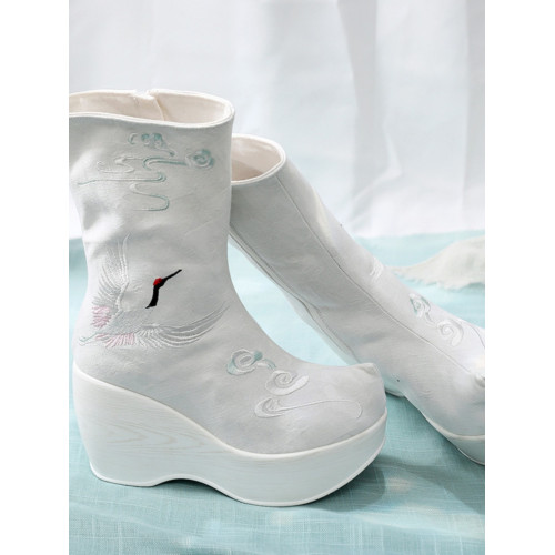 女士冬古裝靴子白色增高漢服綉花鞋馬面裙演出翹頭弓鞋古風單靴