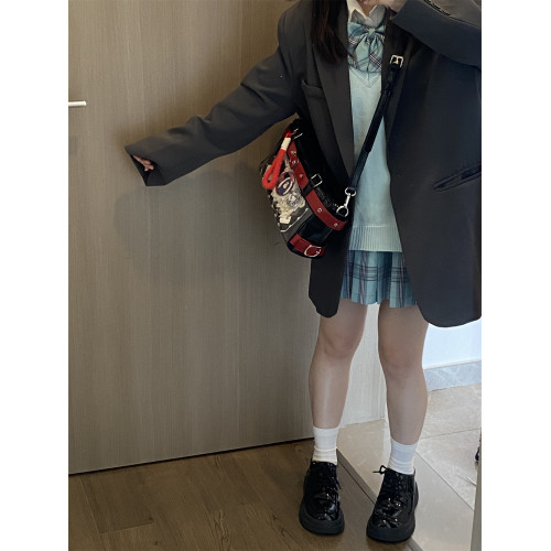 錢一波痛包｜黑紅拼色小食量追星包二次元演唱會藏支架單肩斜後後背包