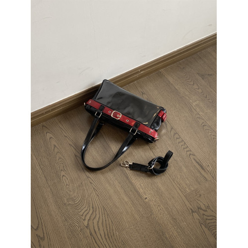 錢一波痛包｜黑紅拼色小食量追星包二次元演唱會藏支架單肩斜後後背包