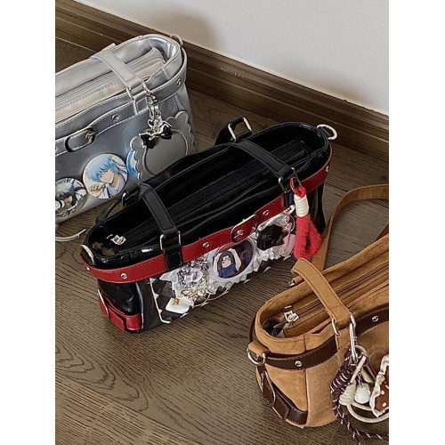 錢一波痛包｜黑紅拼色小食量追星包二次元演唱會藏支架單肩斜後後背包