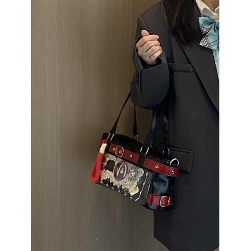 錢一波痛包｜黑紅拼色小食量追星包二次元演唱會藏支架單肩斜後後背包