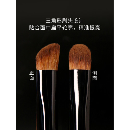 粉刷匠D56三角高光刷鼻影修容面中侷部提亮面部遮瑕化妝刷 粉刷匠D56三角高光刷鼻影修容面中侷部提亮面部遮瑕化妝刷