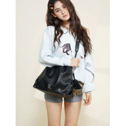 哐花原創設計2025新款高級感單肩斜後後背包復古通勤包包抽繩大包黑色