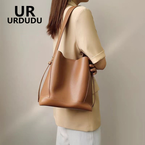 URDUDU真皮水桶包單肩斜後後背包女2026新款休閒百搭大容量通勤托特包 URDUDU真皮水桶包單肩斜後後背包女2026新款休閒百搭大容量通勤托特包