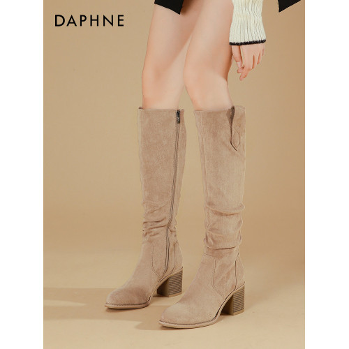 達芙妮靴子女長筒靴2026新款秋冬季高筒堆堆騎士中筒尖頭黑色長靴