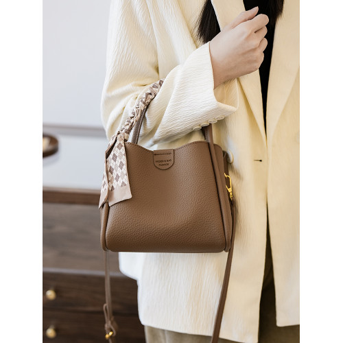 爆款手提包包女2026新款時尚百搭單肩斜後後背包高級感上班通勤水桶包