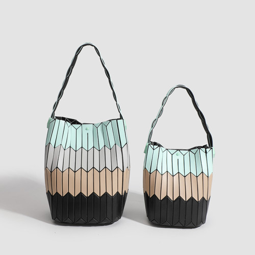 日本2024新款幾何菱格菜籃子包單肩手提時尚休閒女包小水桶包包