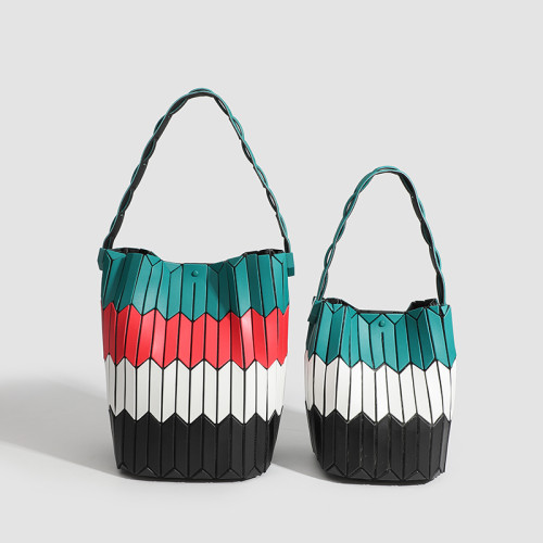 日本2024新款幾何菱格菜籃子包單肩手提時尚休閒女包小水桶包包