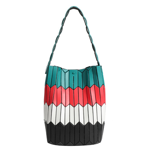 日本2024新款幾何菱格菜籃子包單肩手提時尚休閒女包小水桶包包