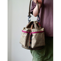 housedesign原創2026新款露營拼接斜後後背包多口袋工裝輕便水桶包女