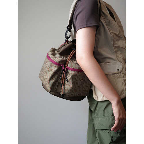 housedesign原創2026新款露營拼接斜後後背包多口袋工裝輕便水桶包女