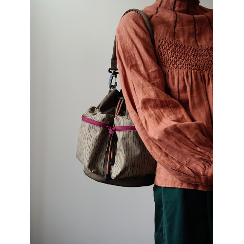 housedesign原創2026新款露營拼接斜後後背包多口袋工裝輕便水桶包女