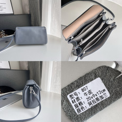 真皮小包2026新款牛皮斜後後背包小圓桶包軟皮大容量手機包多隔層簡約