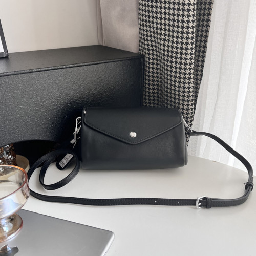 真皮小包2026新款牛皮斜後後背包小圓桶包軟皮大容量手機包多隔層簡約 真皮小包2026新款牛皮斜後後背包小圓桶包軟皮大容量手機包多隔層簡約