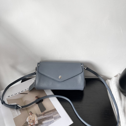 真皮小包2026新款牛皮斜後後背包小圓桶包軟皮大容量手機包多隔層簡約 真皮小包2026新款牛皮斜後後背包小圓桶包軟皮大容量手機包多隔層簡約