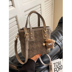 新款包包女2026年爆款水桶包小衆秋冬季磨砂復古斜後後背包菱格手提包