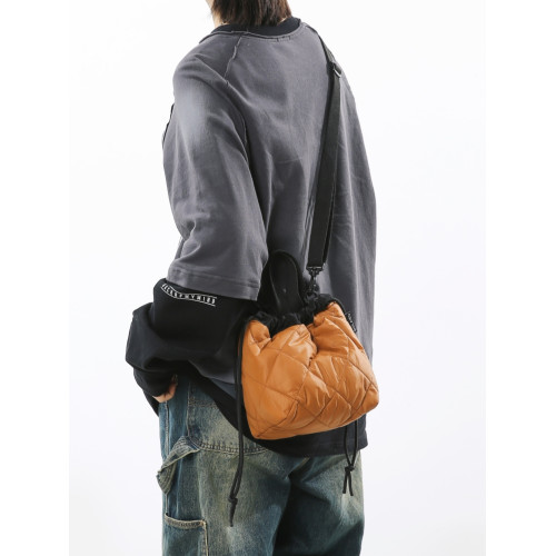 質感菱格綉線水桶包包女抽繩通勤單肩包百搭休閒時尚手提斜後後背包潮 質感菱格綉線水桶包包女抽繩通勤單肩包百搭休閒時尚手提斜後後背包潮