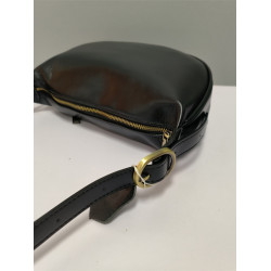 斜後後背包女2024新款小衆高級感餃子包頭層牛皮復古寬肩帶單肩腋下包