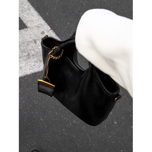 今年爆款黑色水桶包包女2026新款輕奢小衆高級感超火精緻菜籃子包