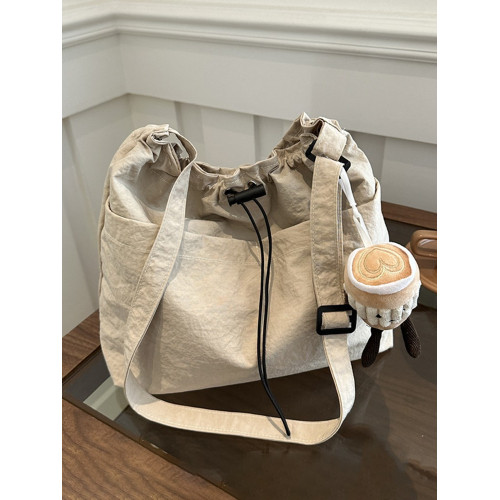 大容量防水尼龍布抽繩褶皺單肩包2025新款旅遊出行休閒斜背水桶包 大容量防水尼龍布抽繩褶皺單肩包2025新款旅遊出行休閒斜背水桶包