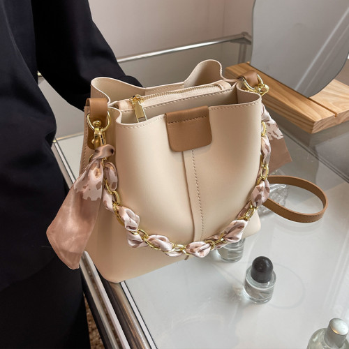 今年流行手提水桶包包女春夏2025新款潮高級感百搭單肩斜背水桶包