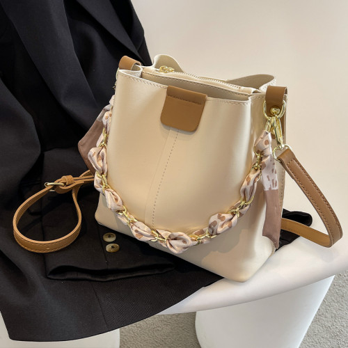 今年流行手提水桶包包女春夏2025新款潮高級感百搭單肩斜背水桶包