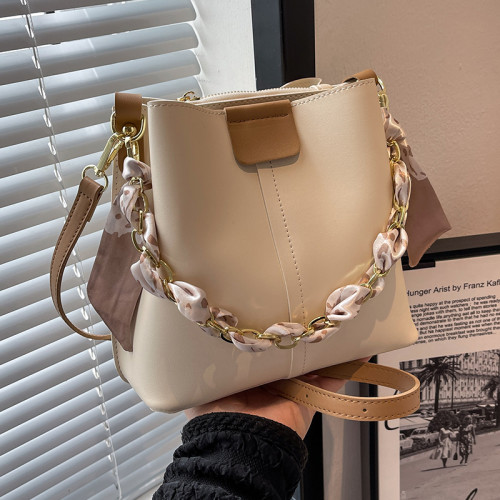 今年流行手提水桶包包女春夏2025新款潮高級感百搭單肩斜背水桶包