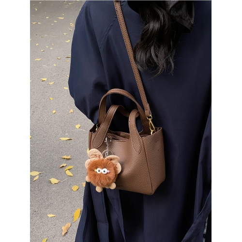 高級感菜籃子手提水桶包包女秋冬2024新款簡約時尚通勤單肩斜後後背包