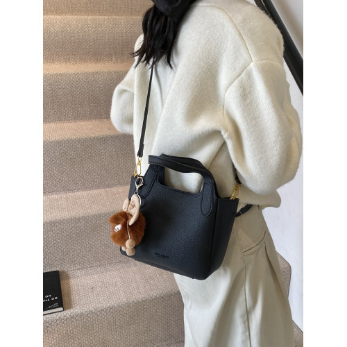 高級感菜籃子手提水桶包包女秋冬2024新款簡約時尚通勤單肩斜後後背包