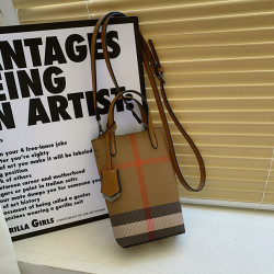 輕奢百搭休閒條紋斜背手機包棕拼焦糖色約18*5*12cm