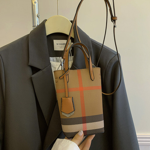 輕奢百搭休閒條紋斜背手機包棕拼焦糖色約18*5*12cm