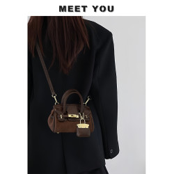 咖色超火精緻麂皮凱莉包包女2026新款高級感輕奢小衆不撞款斜後後背包