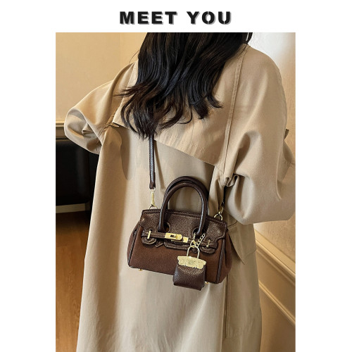 咖色超火精緻麂皮凱莉包包女2026新款高級感輕奢小衆不撞款斜後後背包