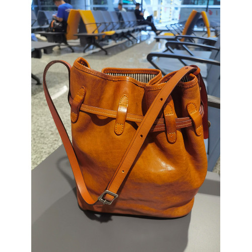 棕色真皮大容量托特包包女2026新款輕奢小衆高級感單肩斜背水桶包