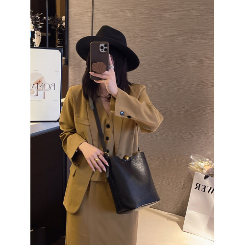 MYFSNH復古氣質植鞣皮通勤托特水桶包包女2025新款百搭單肩斜後後背包