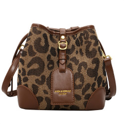 法國MKCHBK品牌小衆設計秋冬豹紋女包包2025新款百搭大容量水桶包