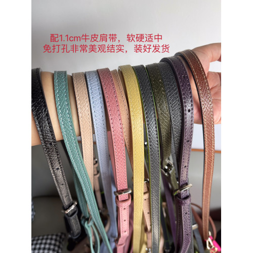 重磅尖貨~法式mini餃子包免打孔改造迷你斜後後背包開心果綠手機包