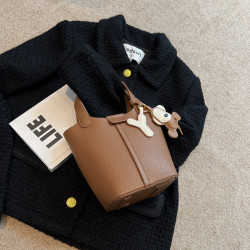 網紅斜背水桶包女2026新款菜籃子女包高級洋氣今年流行手提小包包