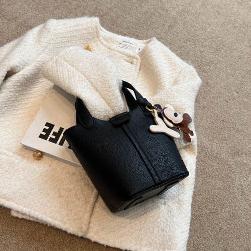 網紅斜背水桶包女2026新款菜籃子女包高級洋氣今年流行手提小包包 網紅斜背水桶包女2026新款菜籃子女包高級洋氣今年流行手提小包包