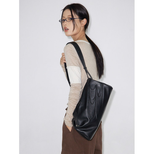 CryingCenter 黑色皮質吐司包斜後後背包 哭喊中心